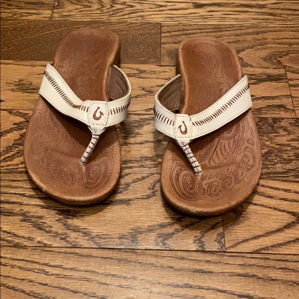 OluKai women’s flip flops